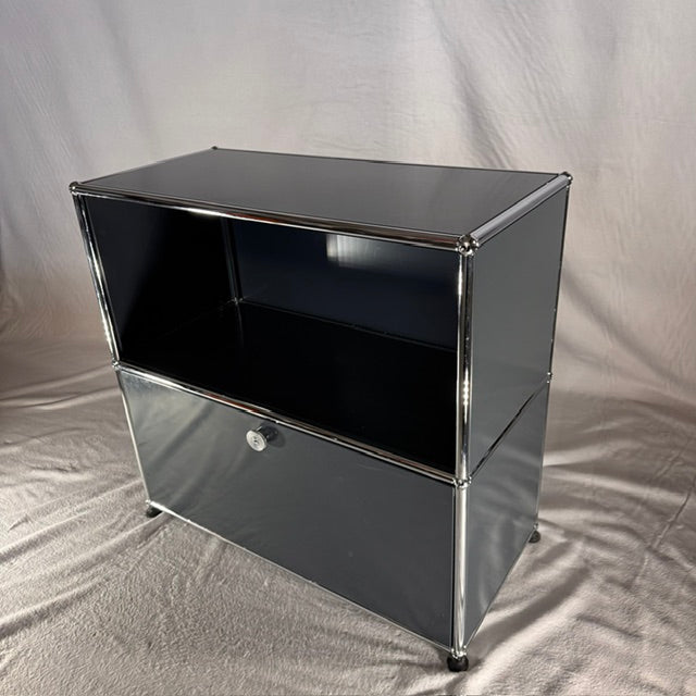 USM Haller Sideboard mit Klappe - Anthrazitgrau