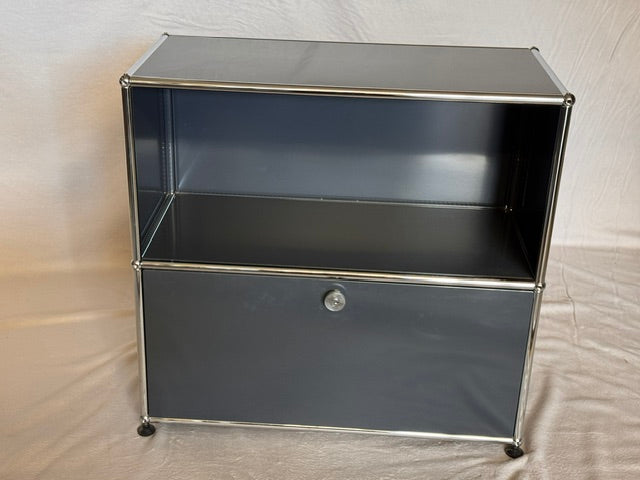 USM Haller Sideboard mit Klappe - Anthrazitgrau