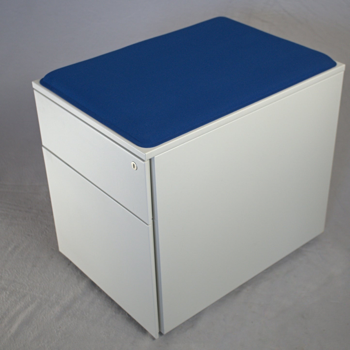 Steelcase Rollcontainer mit Sitzpolster - gebraucht (Copy)